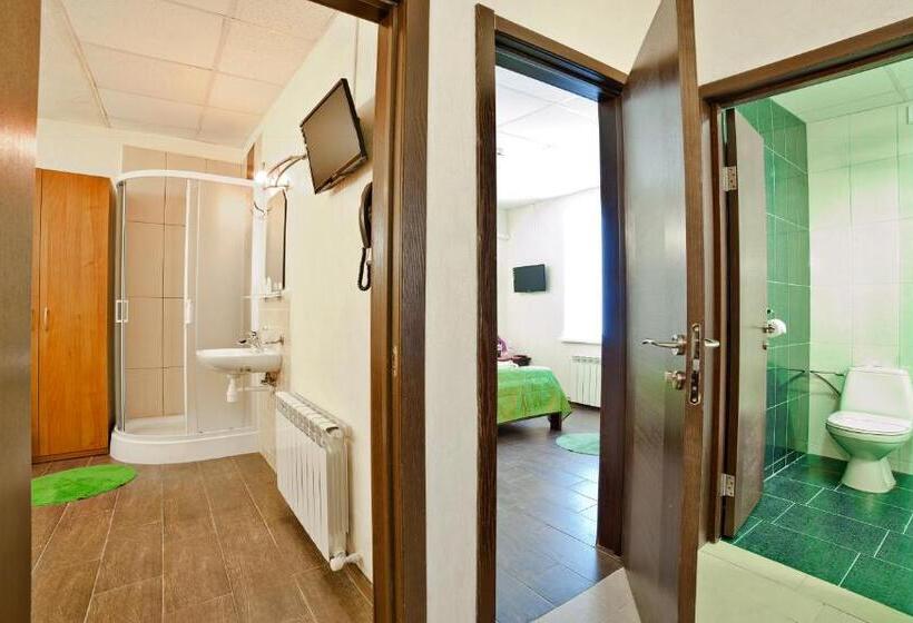 اتاق استاندارد با سرویس بهداشتی مشترک, Marinara