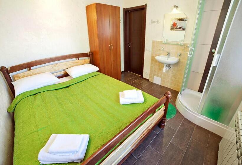 اتاق استاندارد با سرویس بهداشتی مشترک, Marinara