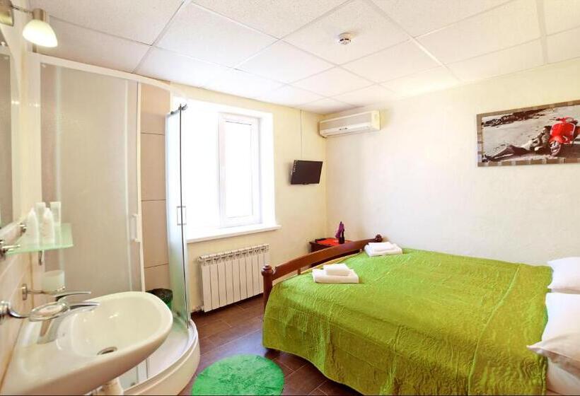 اتاق استاندارد با سرویس بهداشتی مشترک, Marinara