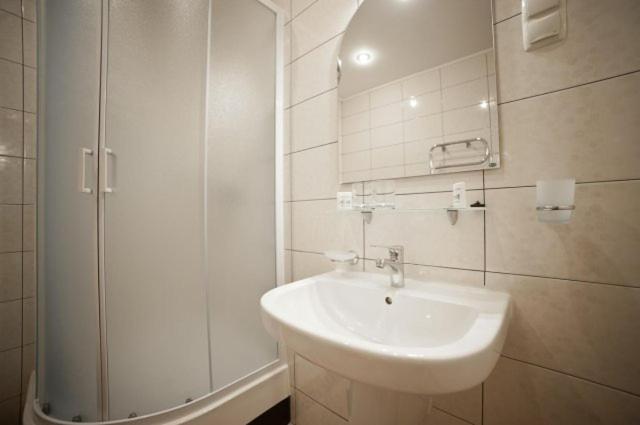 اتاق اکونومی, Marinara