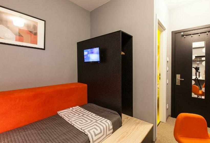 غرفة قياسية فردية, Newport