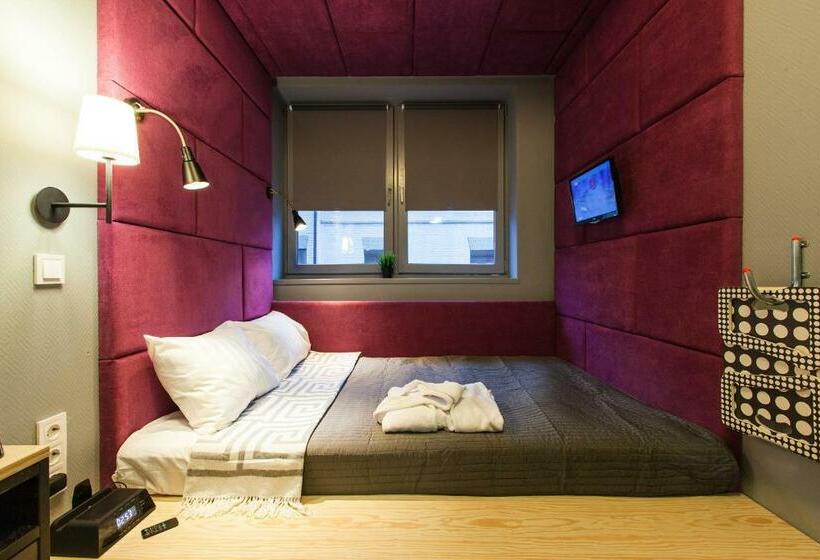 غرفة أساسية, Newport