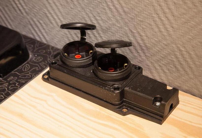 غرفة أساسية, Newport