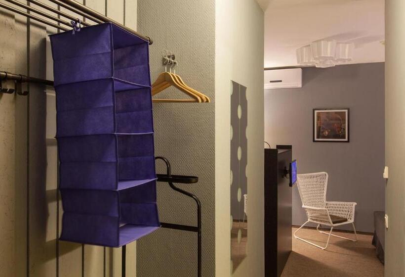 غرفة عائلية, Newport