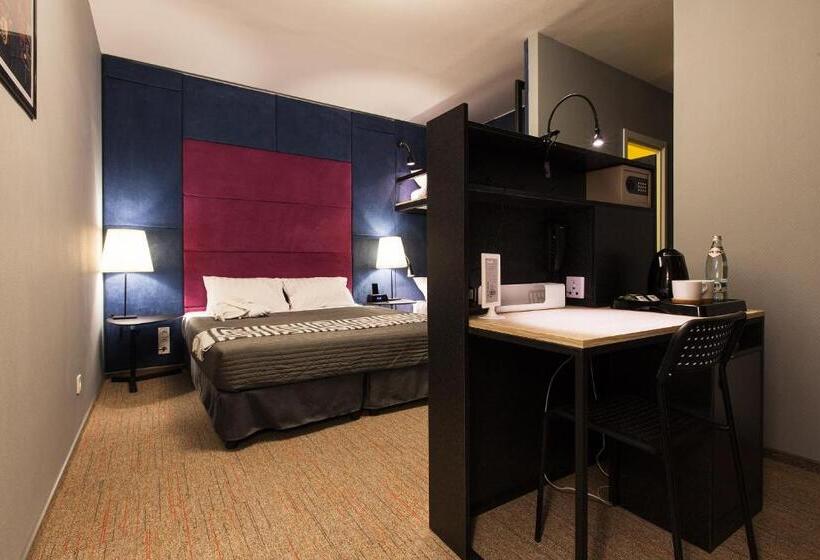 غرفة عائلية, Newport