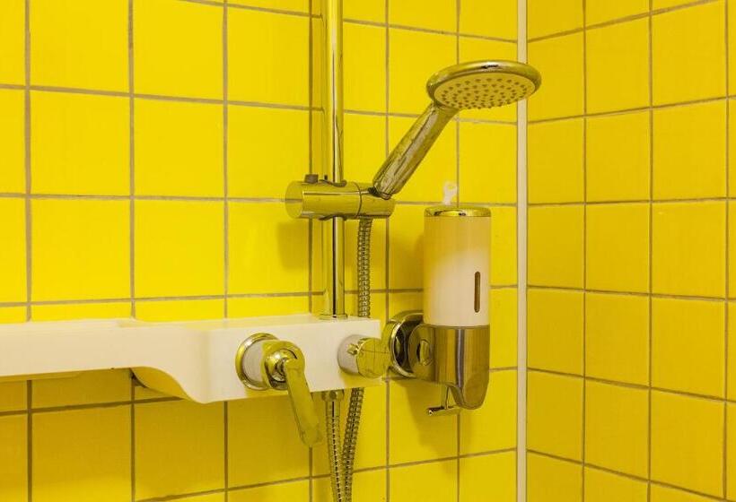 غرفة قياسية, Newport