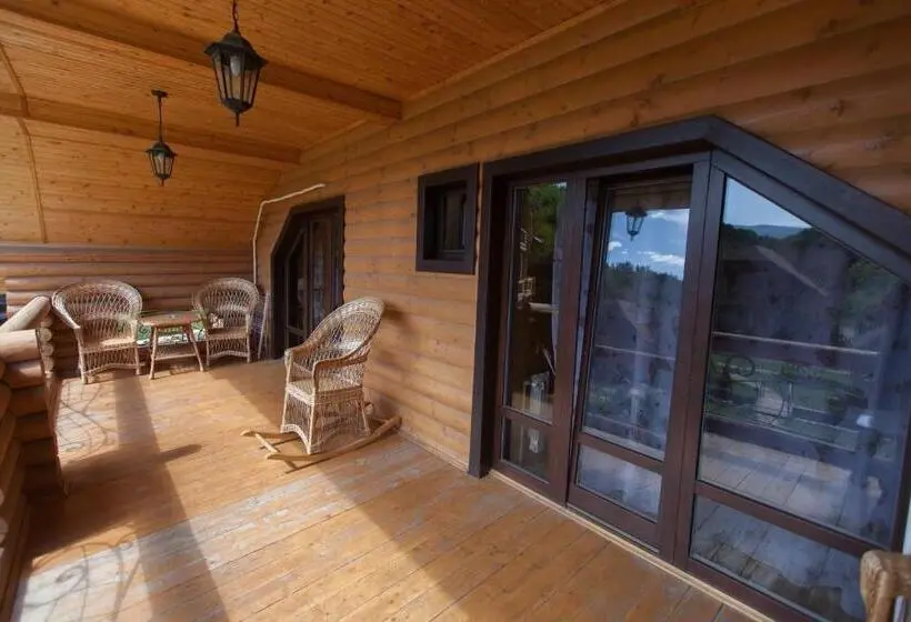 اتاق استاندارد چهار تخته, Oasis Karpat