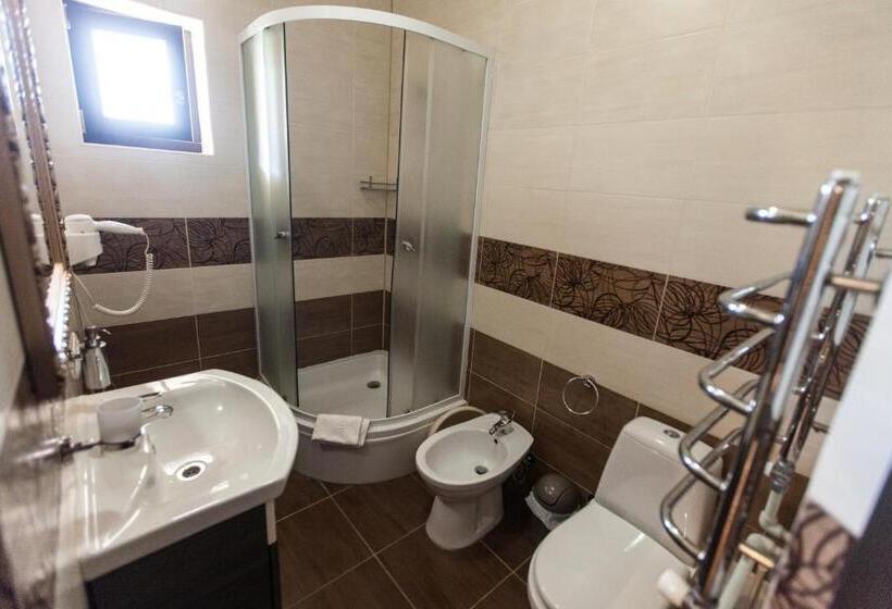 اتاق استاندارد چهار تخته, Oasis Karpat