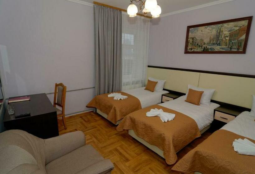 스탠다드 트리플 룸, Pysanka