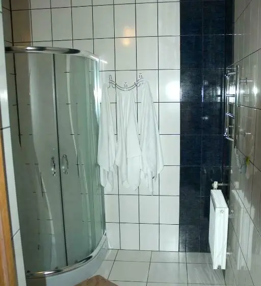 Standard Neljän Hengen Huone, Pysanka
