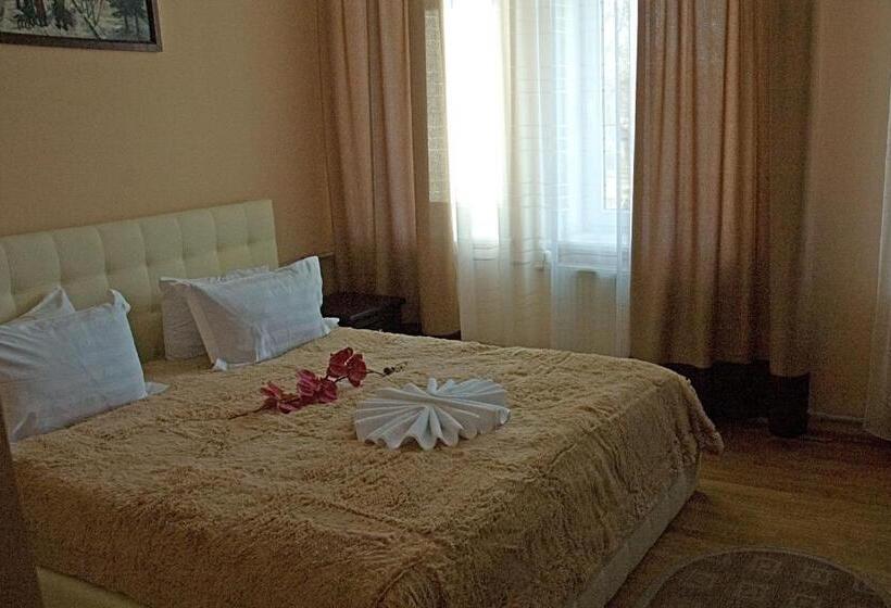 주니어 스위트, Pysanka