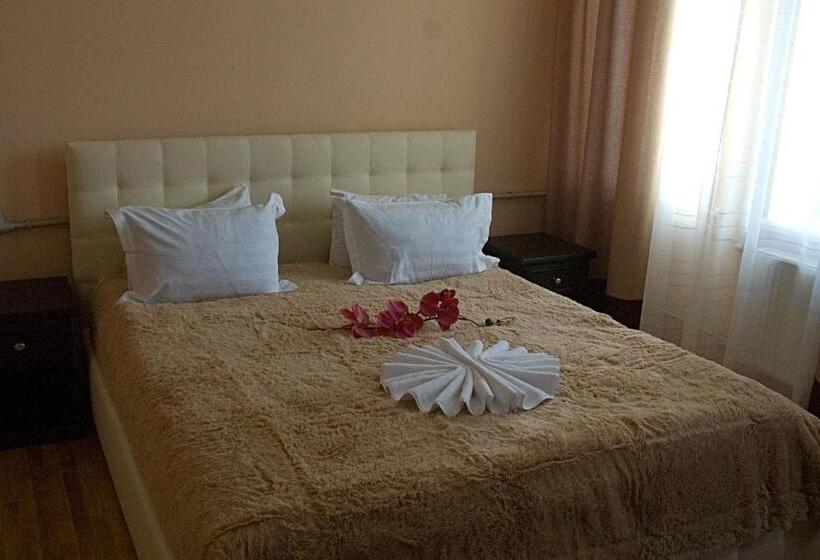 주니어 스위트, Pysanka