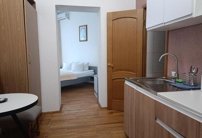 주니어 스위트, Pysanka