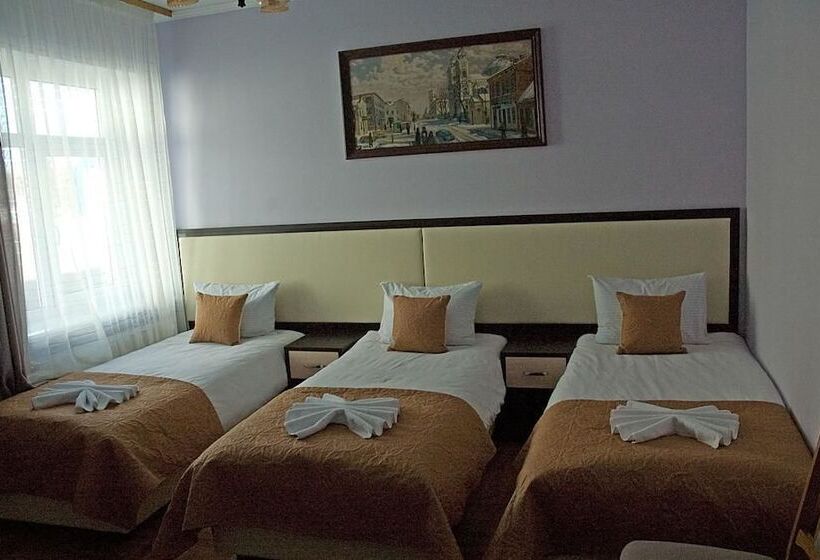 스탠다드 트리플 룸, Pysanka