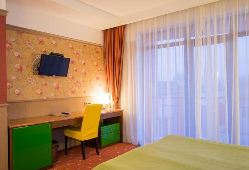 اتاق سوپریور, Road Star