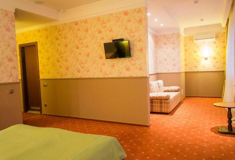 اتاق خانوادگی, Road Star