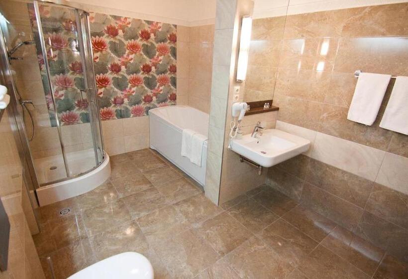 اتاق خانوادگی, Road Star