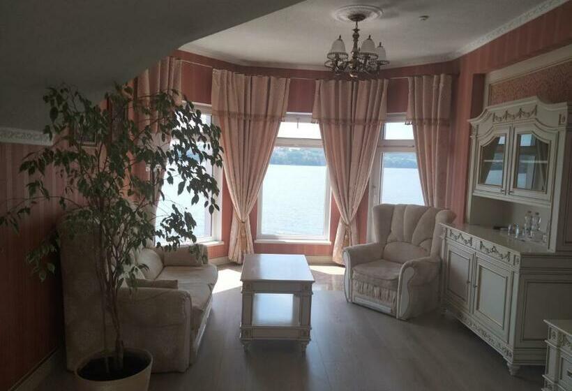 اتاق لوکس با چشمانداز دریاچه, Sapsan