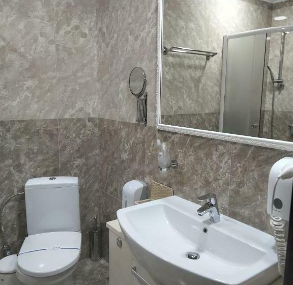 اتاق لوکس با چشم‌انداز دریاچه, Sapsan