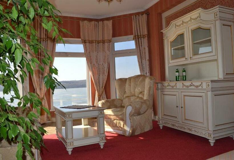 اتاق لوکس با چشمانداز دریاچه, Sapsan