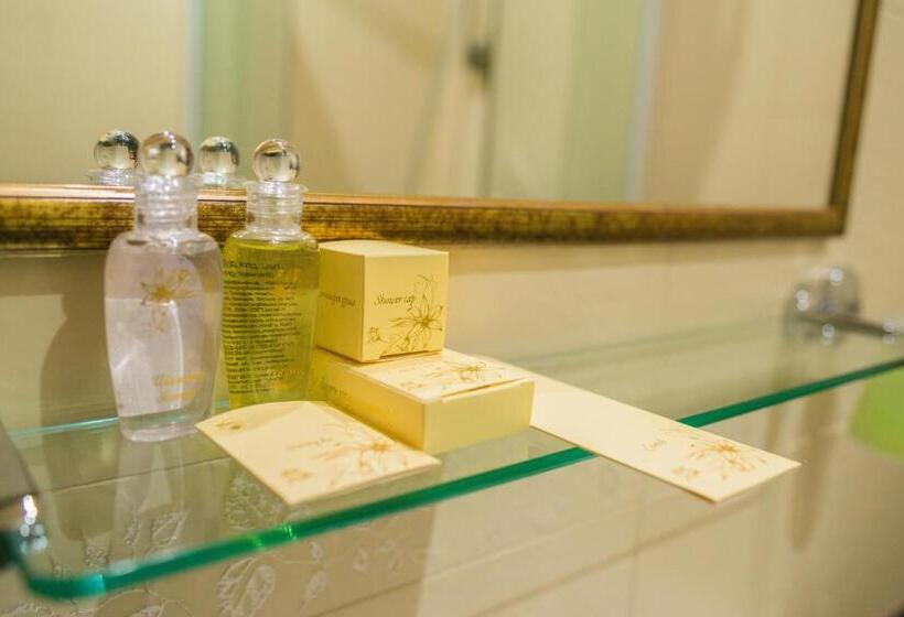 Suite with lake view, Sapsan