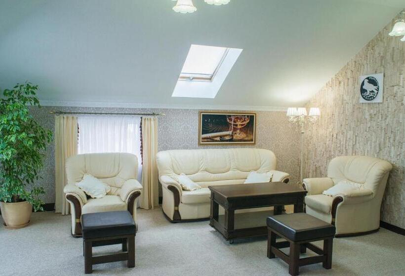 Suite with lake view, Sapsan