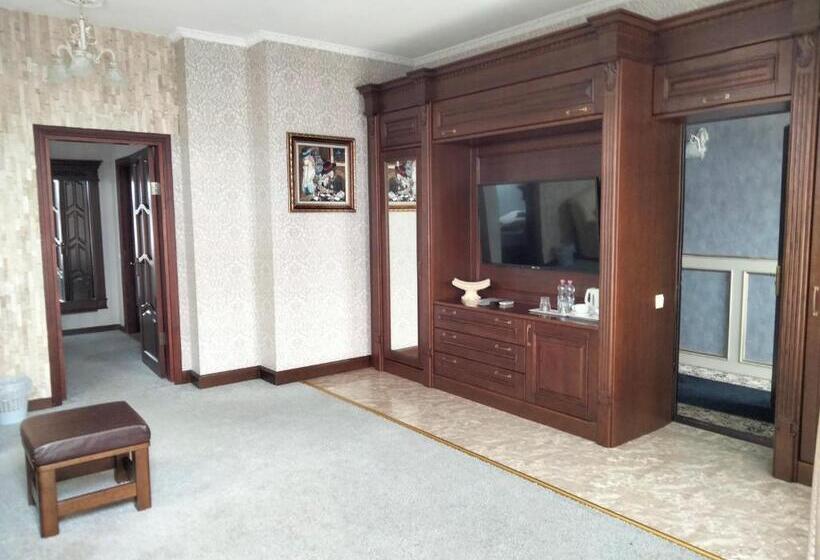 Suite with lake view, Sapsan