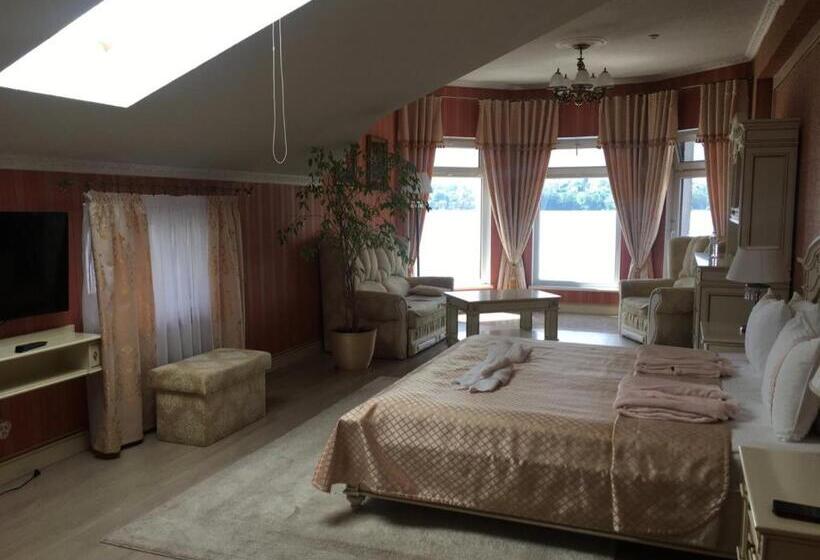 اتاق لوکس با چشمانداز دریاچه, Sapsan