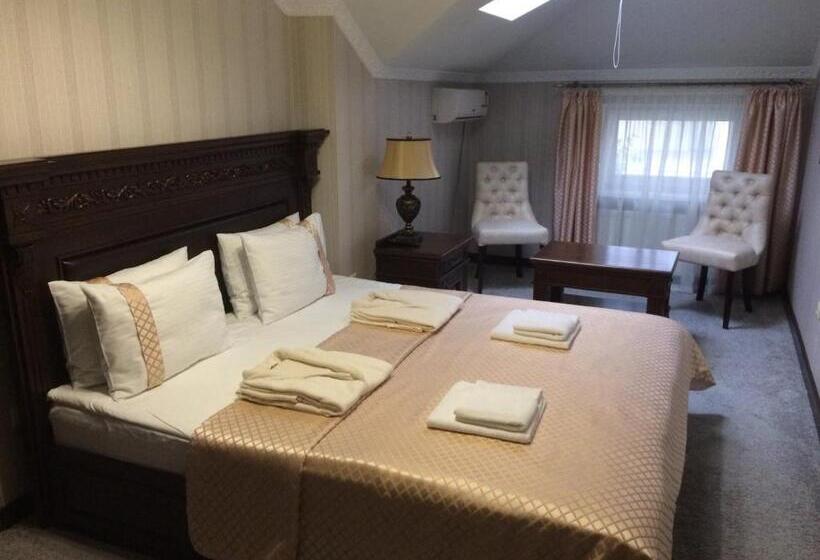 Suite with lake view, Sapsan