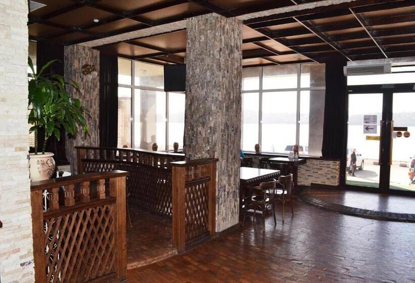 Suite with lake view, Sapsan
