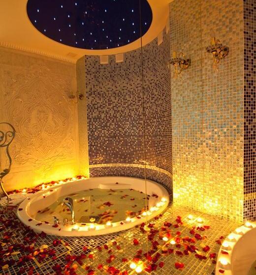 سوئیت با تخت بزرگ, Style