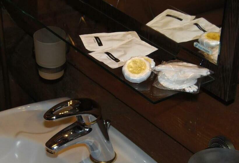 کابین, Tourist Complex Karina