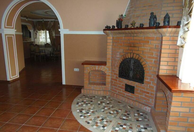 سوییت با چشم‌انداز کوه, Tourist Complex Karina