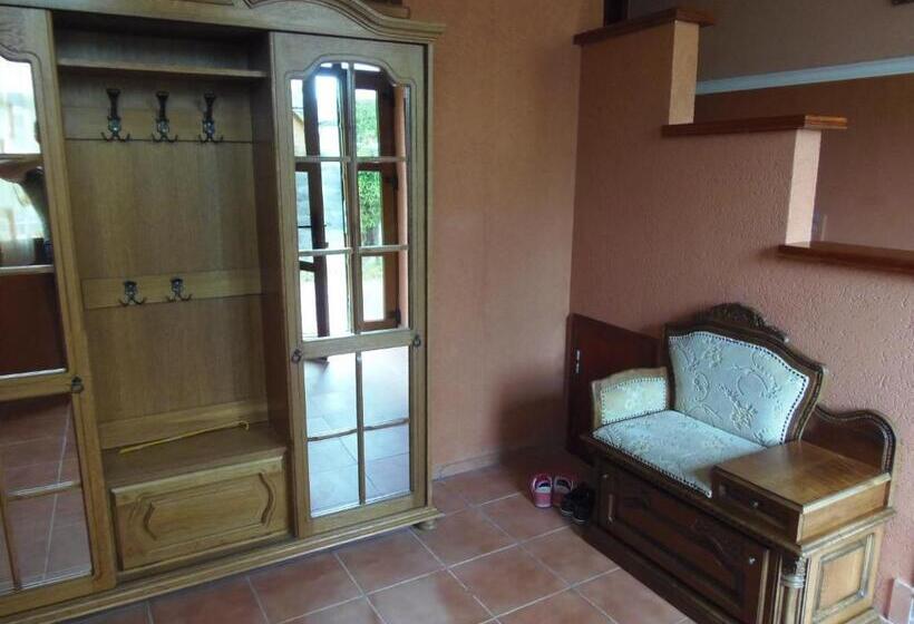 سوییت با چشم‌انداز کوه, Tourist Complex Karina