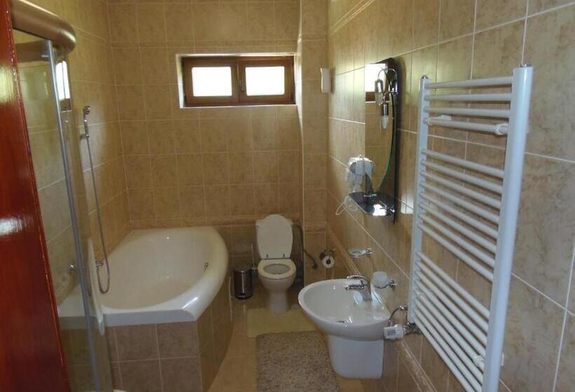 سوییت با چشم‌انداز کوه, Tourist Complex Karina