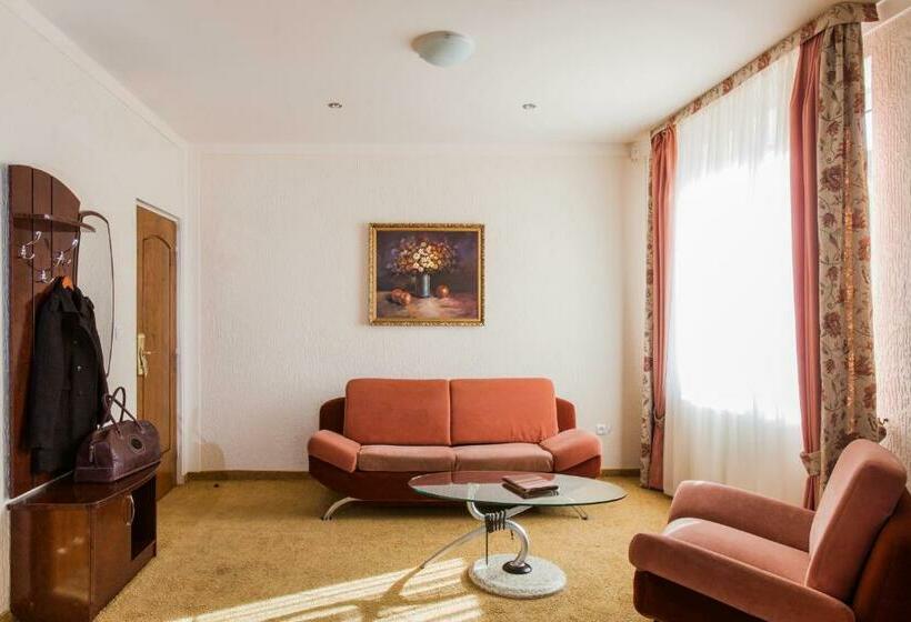 סוויטת ג'וניור, Ungvarskiy