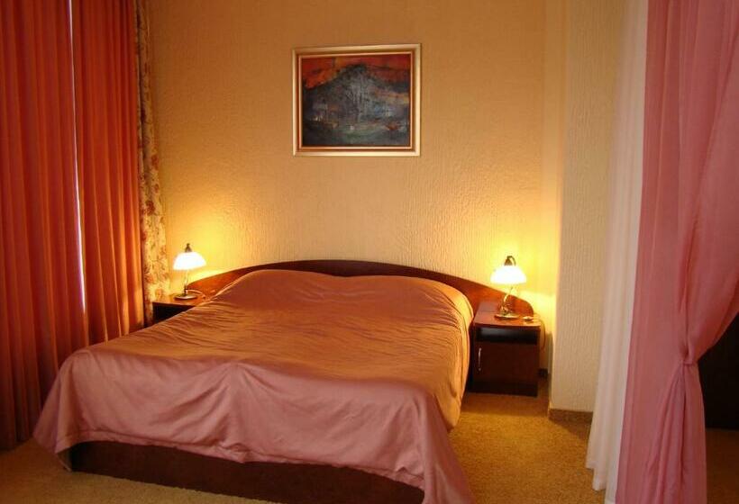 סוויטת ג'וניור, Ungvarskiy