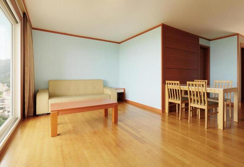 וילה עם חדר שינה אחד ובריכת שחיה, Gyeongju Mauna Ocean Resort