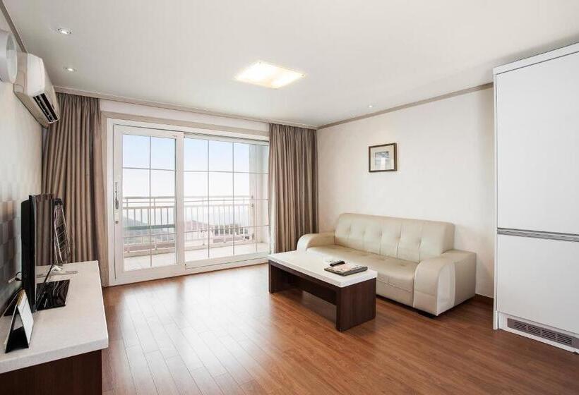 וילה עם חדר שינה אחד ובריכת שחיה, Gyeongju Mauna Ocean Resort