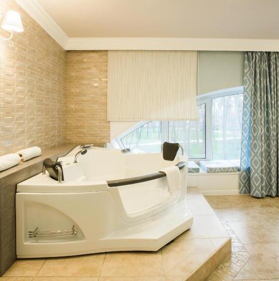 Junior Suite Hidromasszázzsal, Spa Hotel Myslyvskiy Dvir