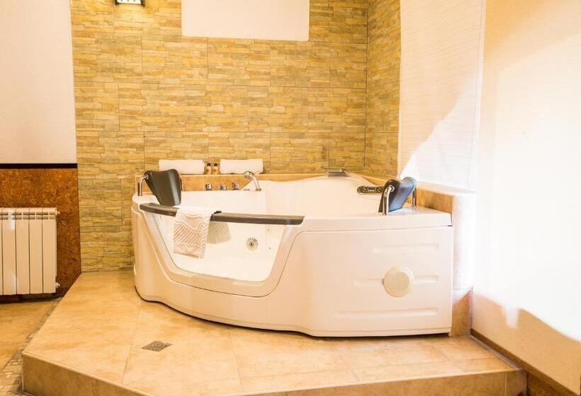 استودیوی لوکس, Spa Hotel Myslyvskiy Dvir
