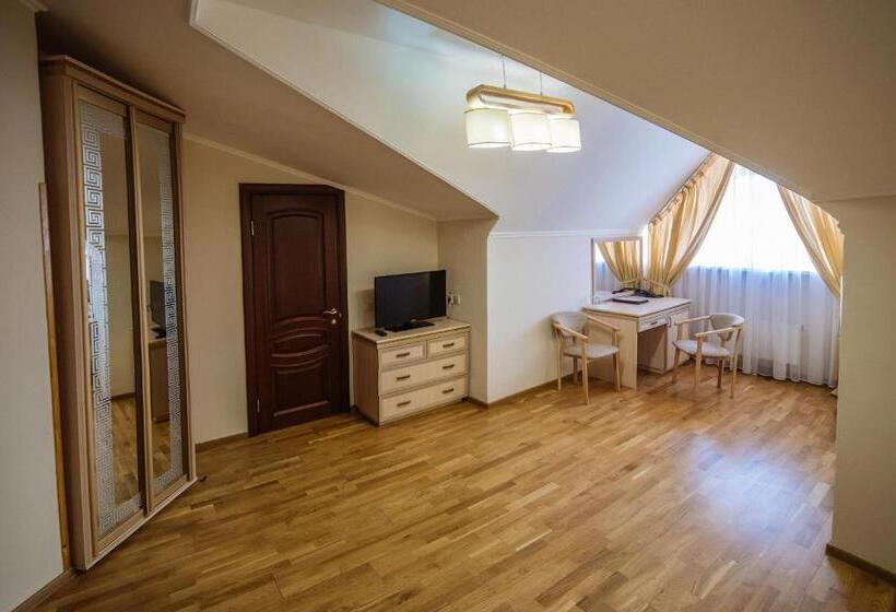 غرفة دور أخير, Svityaz Resort