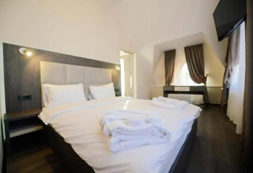 Perhejuniorsviitti, Svityaz Resort