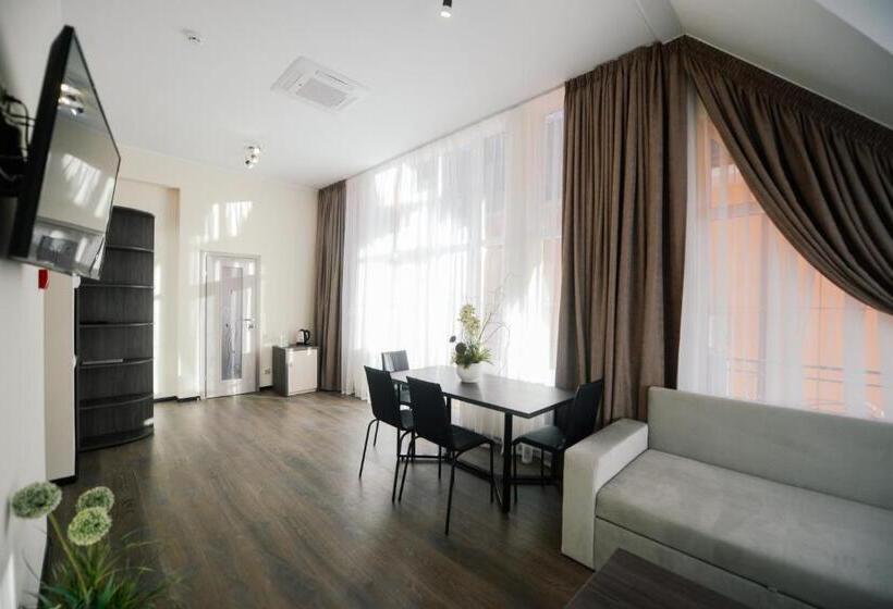 סוויטת ג'וניור משפחתית, Svityaz Resort