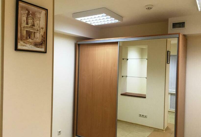 اتاق کلاسیک سه تخته, Westend Hostel Kyiv
