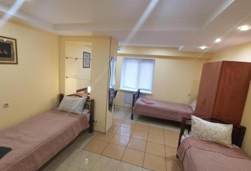 اتاق کلاسیک سه تخته, Westend Hostel Kyiv