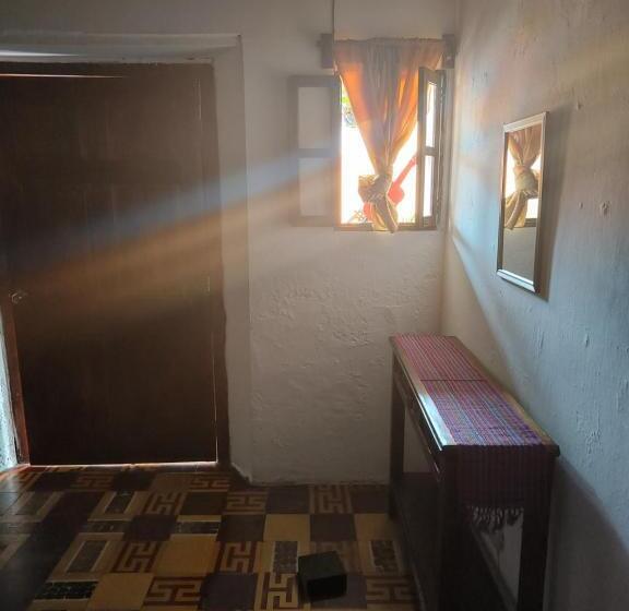 اتاق استاندارد, Francisco S La Merced