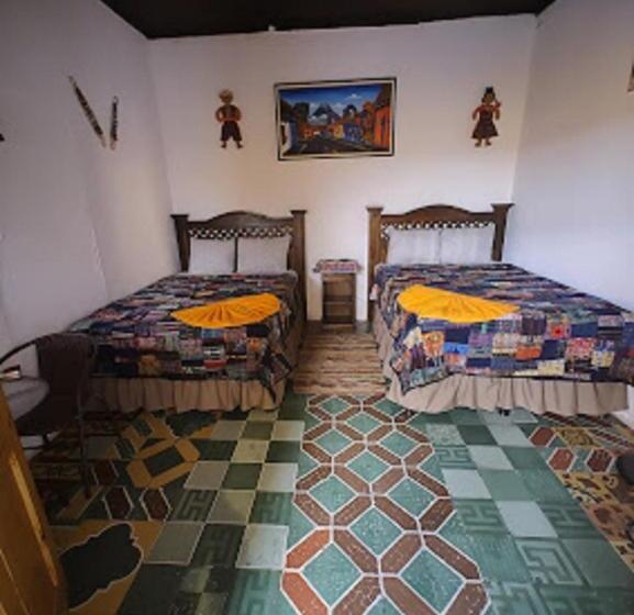 اتاق استاندارد چهارنفره با سرویس بهداشتی مشترک, Francisco S La Merced