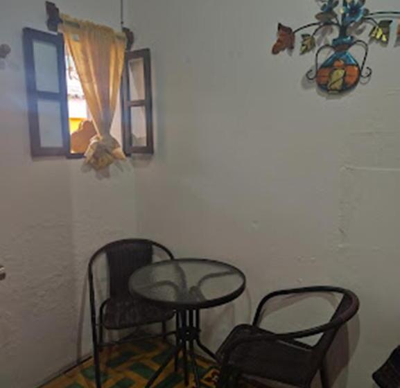 اتاق استاندارد چهارنفره با سرویس بهداشتی مشترک, Francisco S La Merced