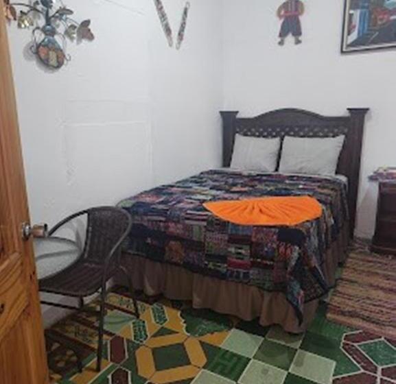 اتاق استاندارد چهارنفره با سرویس بهداشتی مشترک, Francisco S La Merced